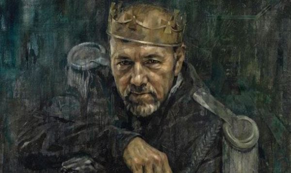 Richard III as played by Kevin Spacey, with crown and dirty face