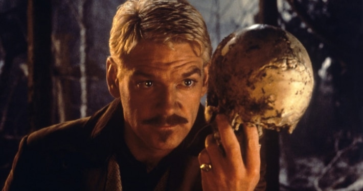 Hamlet holds up Yorick's skull in front of him, about to recite the 'Alas poor Yorick' monologue