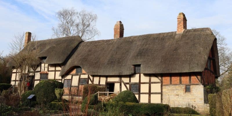 Exterior shot of Anne Hathaway's cottage - a thatched tudor farmouse